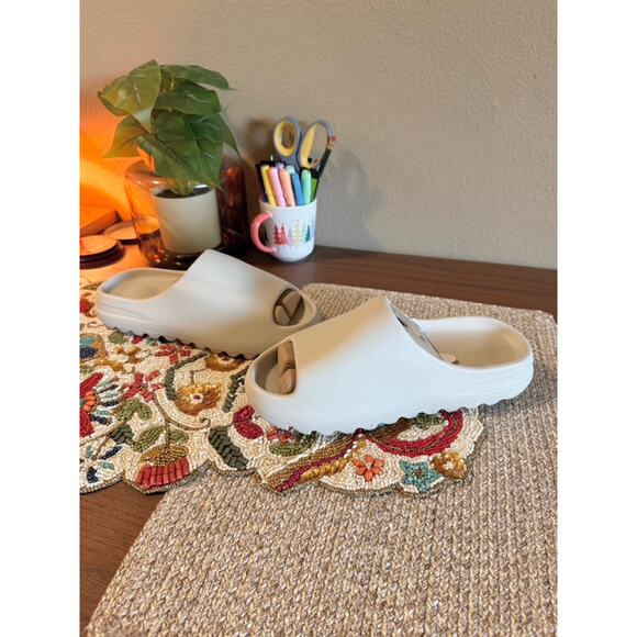 YZY YS-01 Cream Yeezy Slides Pure main image 7